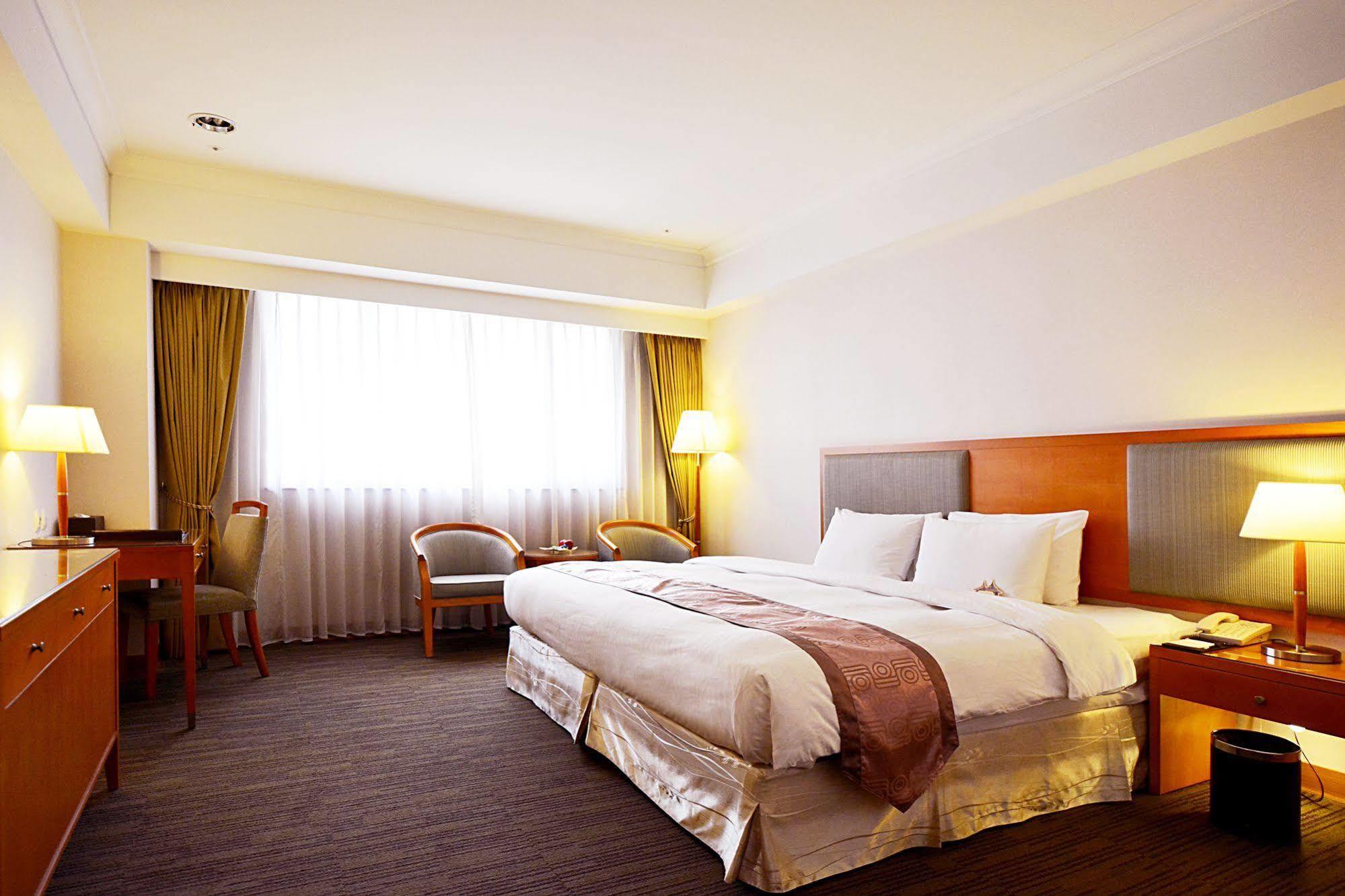 Fushin Hotel Taichung Luaran gambar
